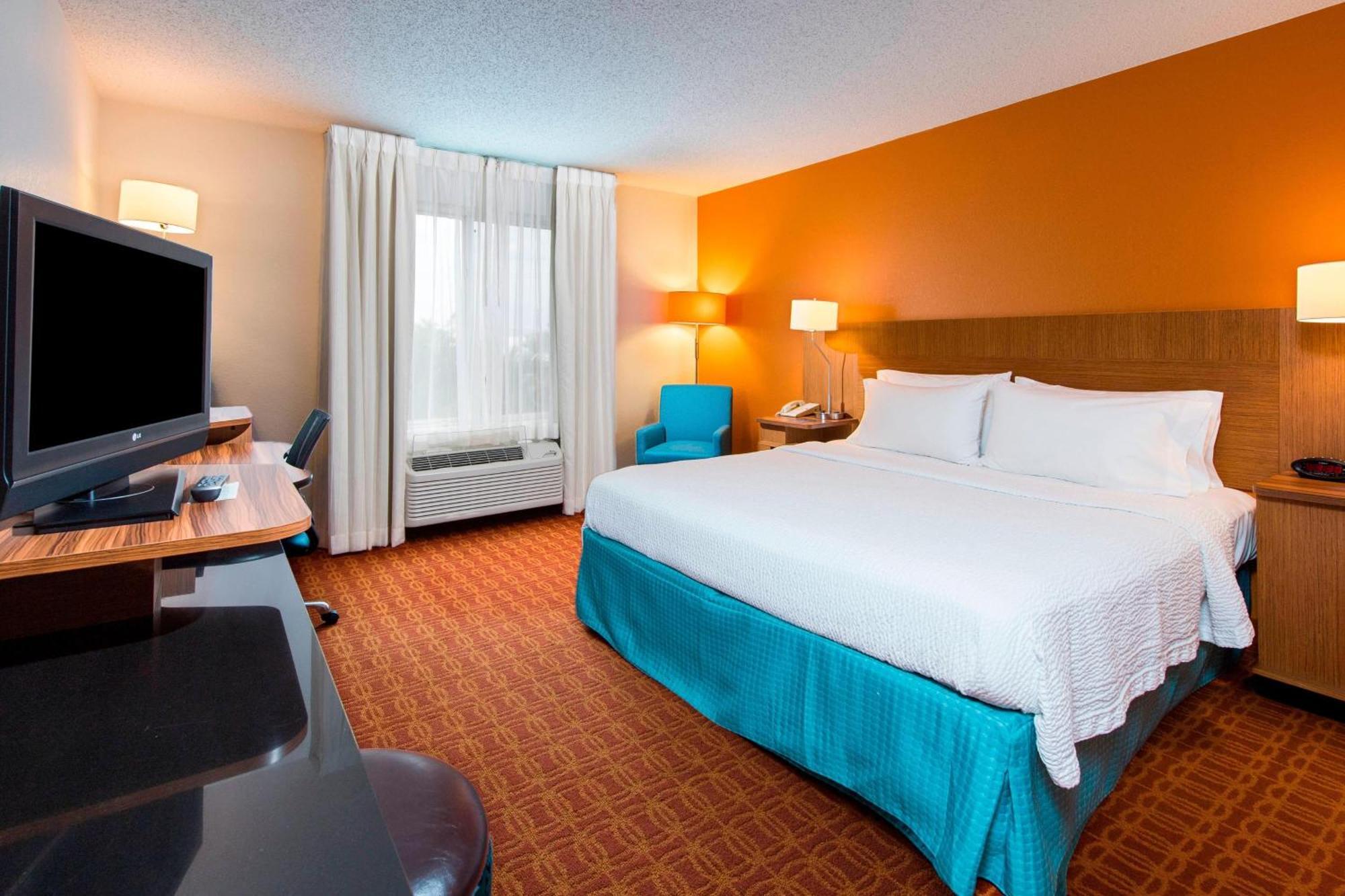 Fairfield Inn & Suites By Marriott Fort Myers Cape Coral Cypress Lake Zewnętrze zdjęcie
