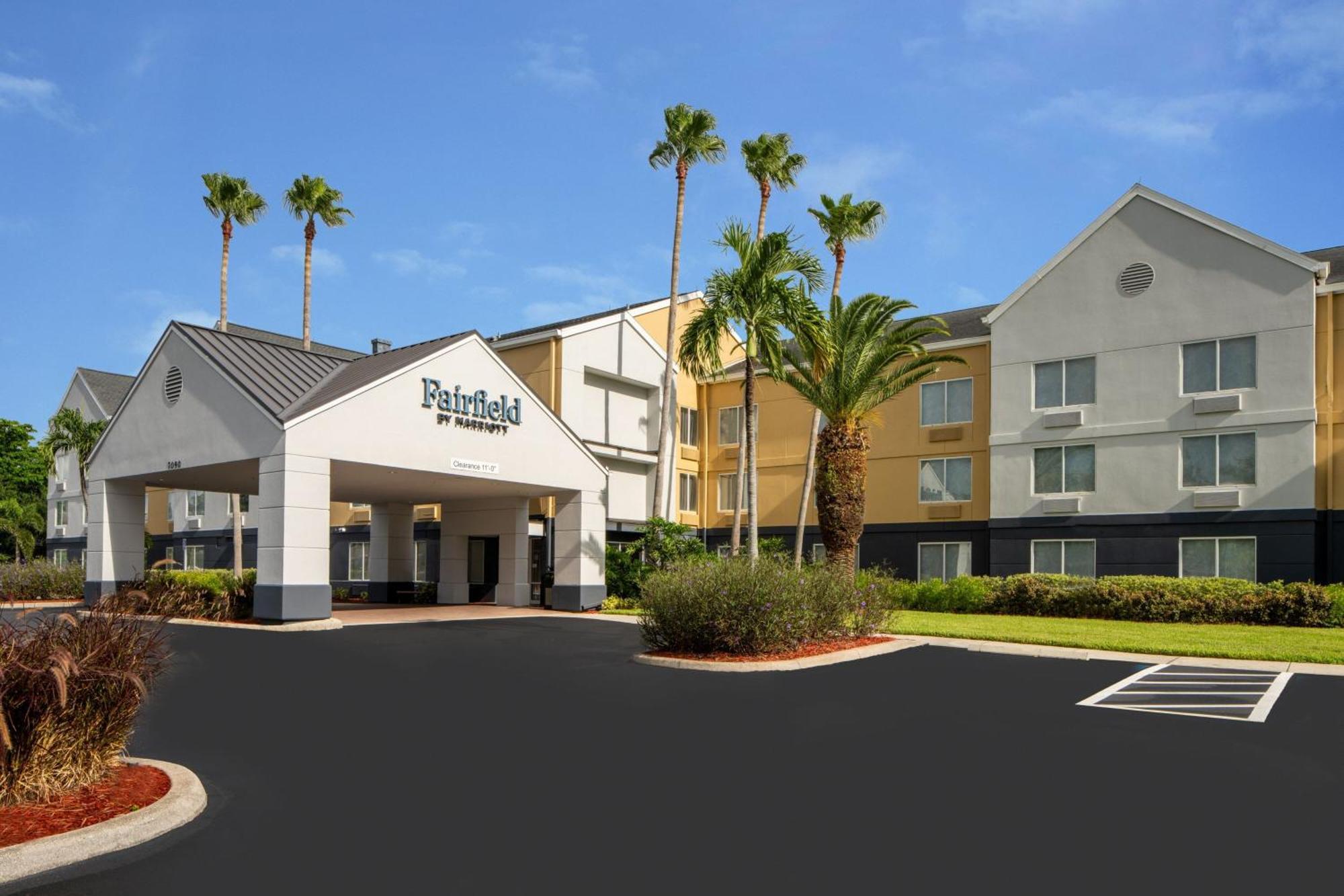 Fairfield Inn & Suites By Marriott Fort Myers Cape Coral Cypress Lake Zewnętrze zdjęcie